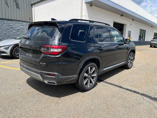 Crystal Black Pearl 2023 Honda Pilot AWD Elite