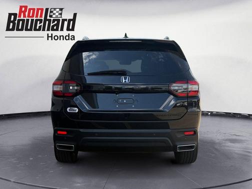 Crystal Black Pearl 2025 Honda Pilot Black Edition