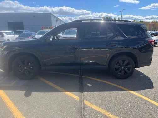 Crystal Black Pearl 2025 Honda Pilot Black Edition