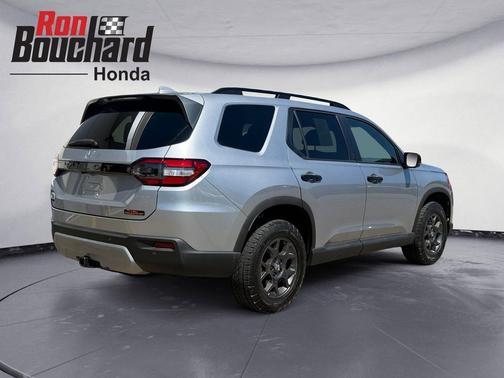 Lunar Silver Metallic 2025 Honda Pilot TrailSport
