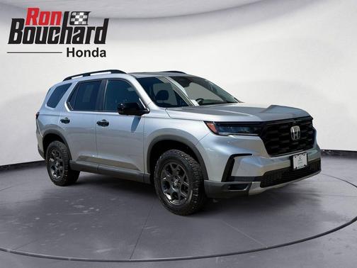 Lunar Silver Metallic 2025 Honda Pilot TrailSport