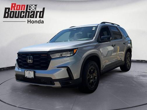 Lunar Silver Metallic 2025 Honda Pilot TrailSport