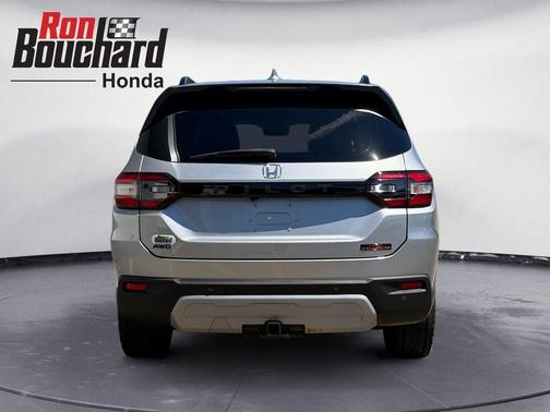 Lunar Silver Metallic 2025 Honda Pilot TrailSport