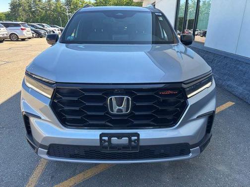 Lunar Silver Metallic 2025 Honda Pilot TrailSport