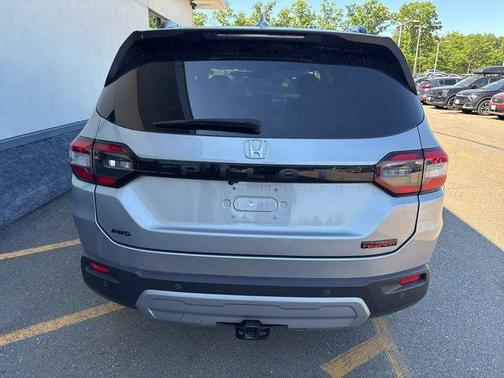 Lunar Silver Metallic 2025 Honda Pilot TrailSport