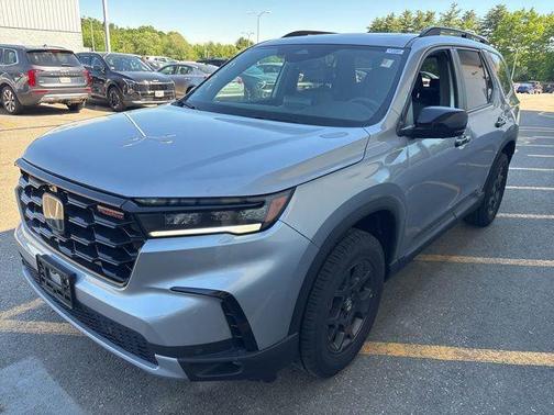 Lunar Silver Metallic 2025 Honda Pilot TrailSport