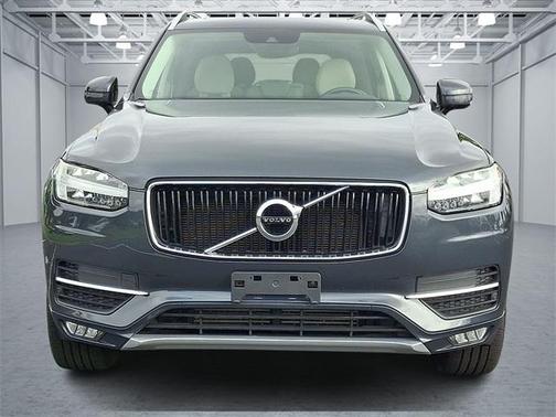 2017 Volvo XC90 T6 Momentum