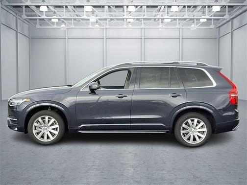 2017 Volvo XC90 T6 Momentum