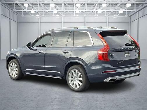 2017 Volvo XC90 T6 Momentum