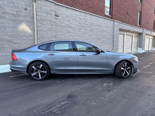 2020 Volvo S90 Recharge Plug-In Hybrid T8 R-Design