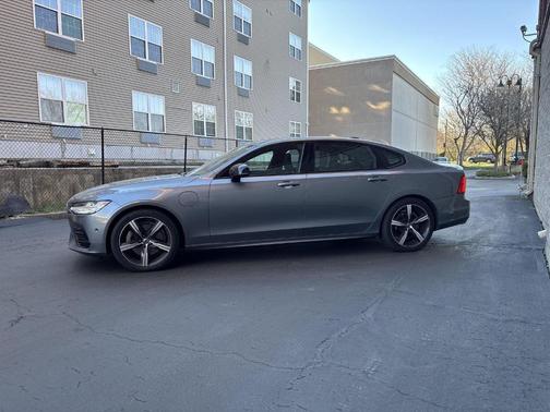 2020 Volvo S90 Recharge Plug-In Hybrid T8 R-Design