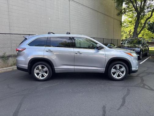 Silver Sky Metallic 2016 Toyota Highlander Hybrid Limited Platinum