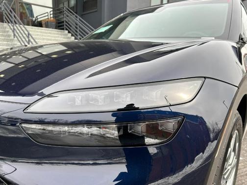 2025 Genesis GV60 Standard