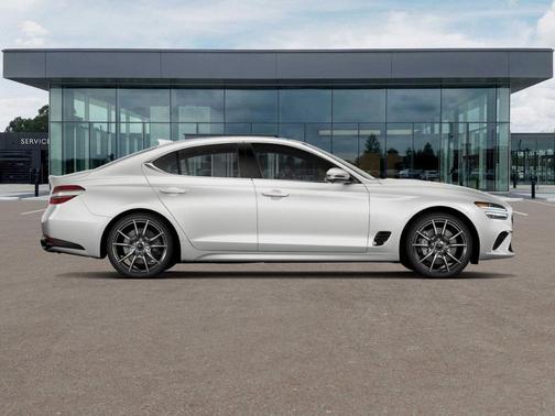 Uyuni White 2026 Genesis G70 2.5T Prestige
