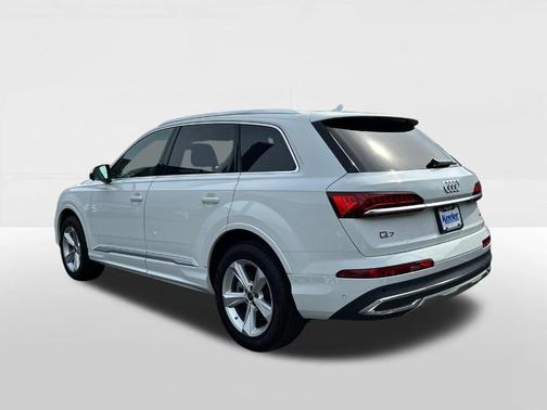 2024 Audi Q7 45 Premium Plus