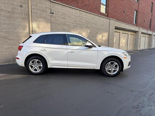 Ibis White 2018 Audi Q5 2.0T Tech Premium