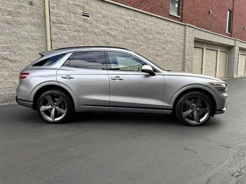 Savile Silver 2023 Genesis GV70 2.5T