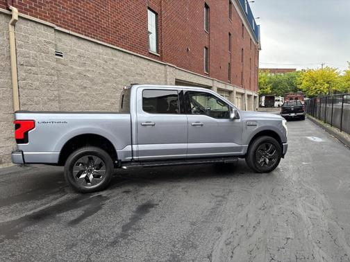 Agate Black Metallic 2022 Ford F-150 Lightning XLT
