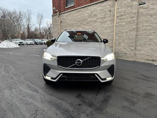2025 Volvo XC60 B5 Core