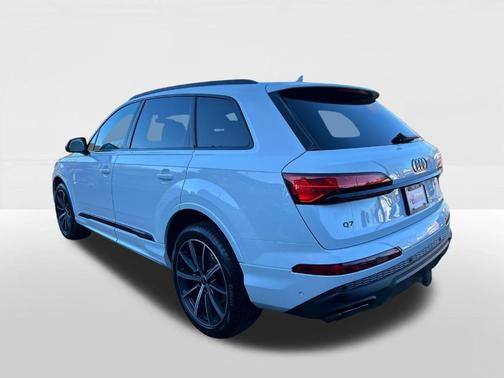 2025 Audi Q7 45 Premium Plus