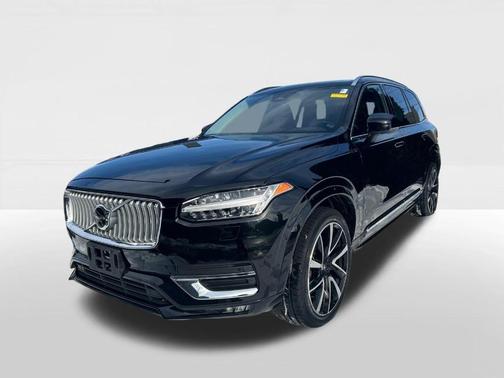 2023 Volvo XC90 B5 Plus