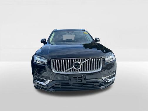 2023 Volvo XC90 B5 Plus