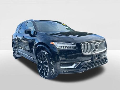 2023 Volvo XC90 B5 Plus