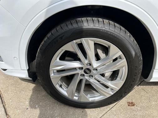 2021 Audi Q7 45 Premium Plus