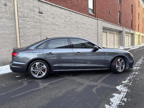 2023 Audi A4 45 S line quattro Premium