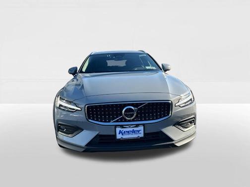 2025 Volvo V60 Cross Country B5 Plus
