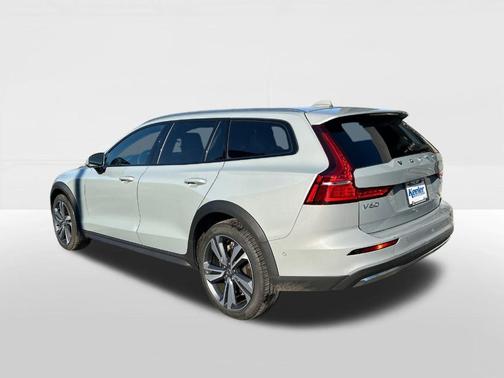 2025 Volvo V60 Cross Country B5 Plus