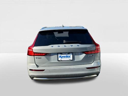 2025 Volvo V60 Cross Country B5 Plus