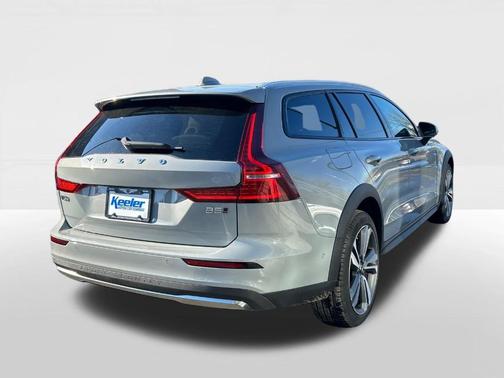 2025 Volvo V60 Cross Country B5 Plus
