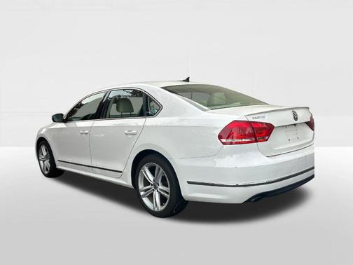 2014 Volkswagen Passat Auto SEL Premium