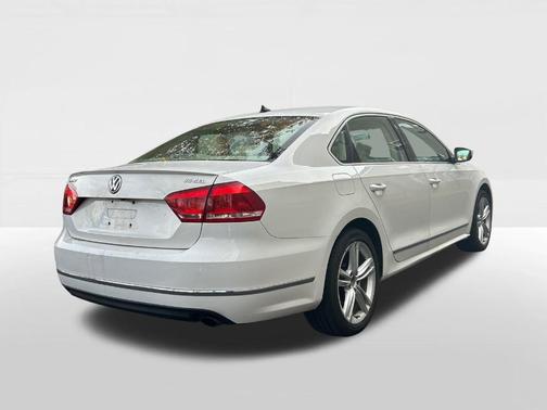 2014 Volkswagen Passat Auto SEL Premium