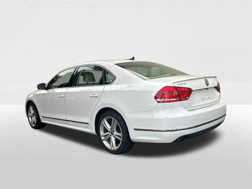 2014 Volkswagen Passat Auto SEL Premium