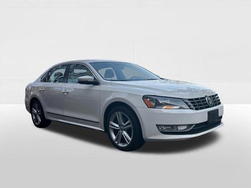 2014 Volkswagen Passat Auto SEL Premium