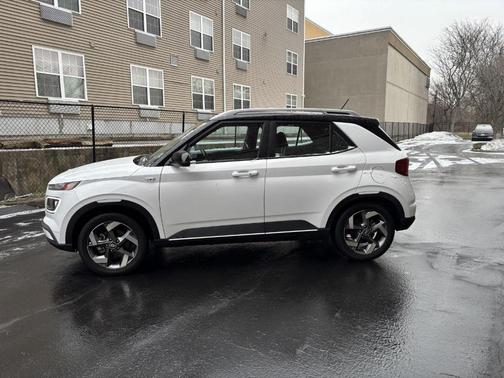 2023 Hyundai VENUE Limited