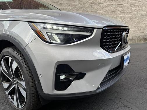 Silver 2023 Volvo XC40 B5 Plus Dark Theme