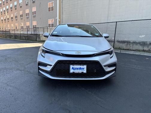 Classic Silver Metallic 2024 Toyota Corolla SE