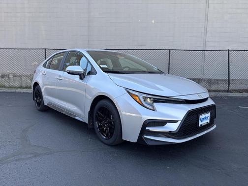 Classic Silver Metallic 2024 Toyota Corolla SE
