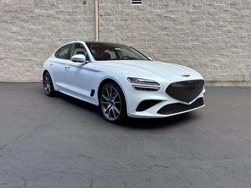 Uyuni White 2026 Genesis G70 2.5T Prestige