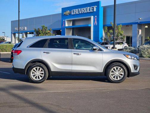 Sparkling Silver 2017 Kia Sorento L