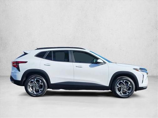 Summit White 2024 Chevrolet Trax LT