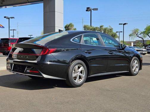 2022 Hyundai SONATA SE