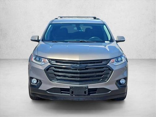 Pepperdust Metallic 2019 Chevrolet Traverse LT Cloth