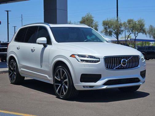 Crystal White Metallic 2021 Volvo XC90 T6 Momentum