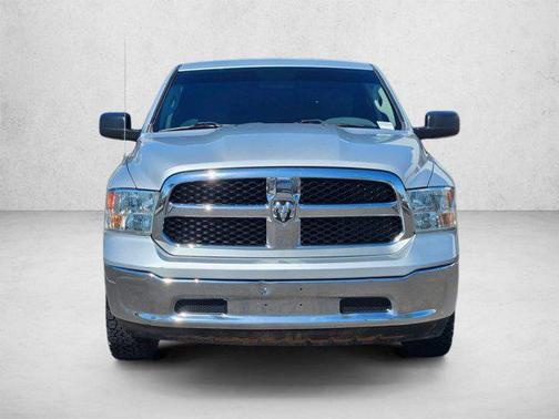 Bright Silver Metallic Clearcoat 2019 RAM 1500 SLT