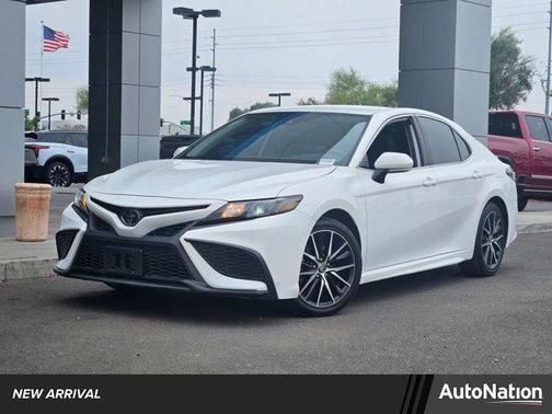 Ice Cap 2023 Toyota Camry SE