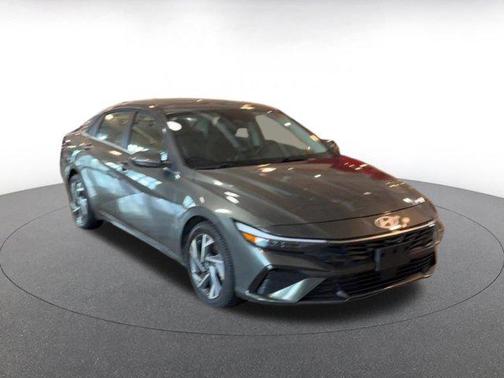 2025 Hyundai ELANTRA SEL